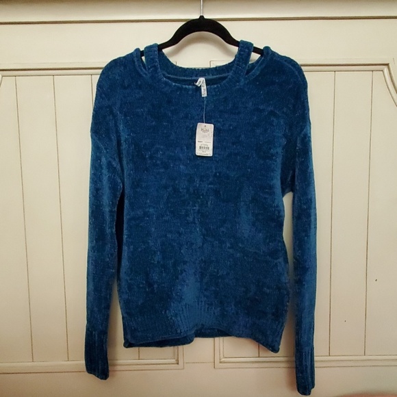 Mudd Sweaters - Mudd Cutout Sweater